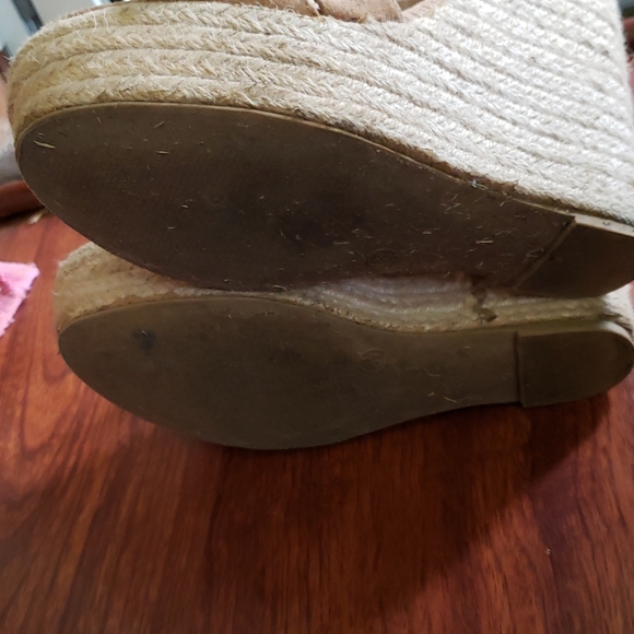 Xoxo wedges - Picture 3 of 3